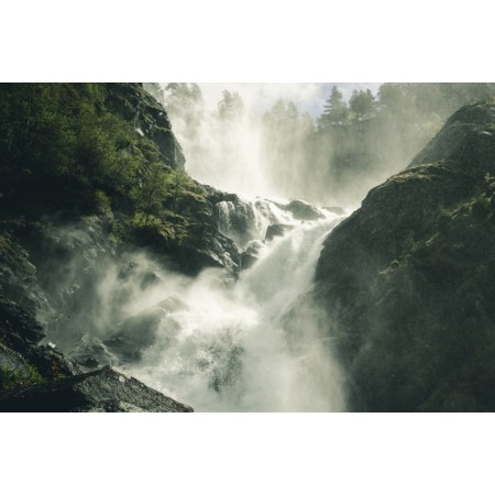 Carta Da Parati A Flowing Waterfall In Norway- Dimensione: 180x120 cm